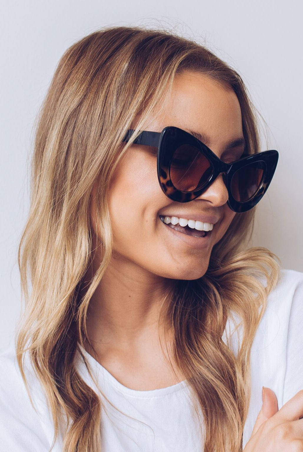 Berlin tortoise sunglasses, angle view