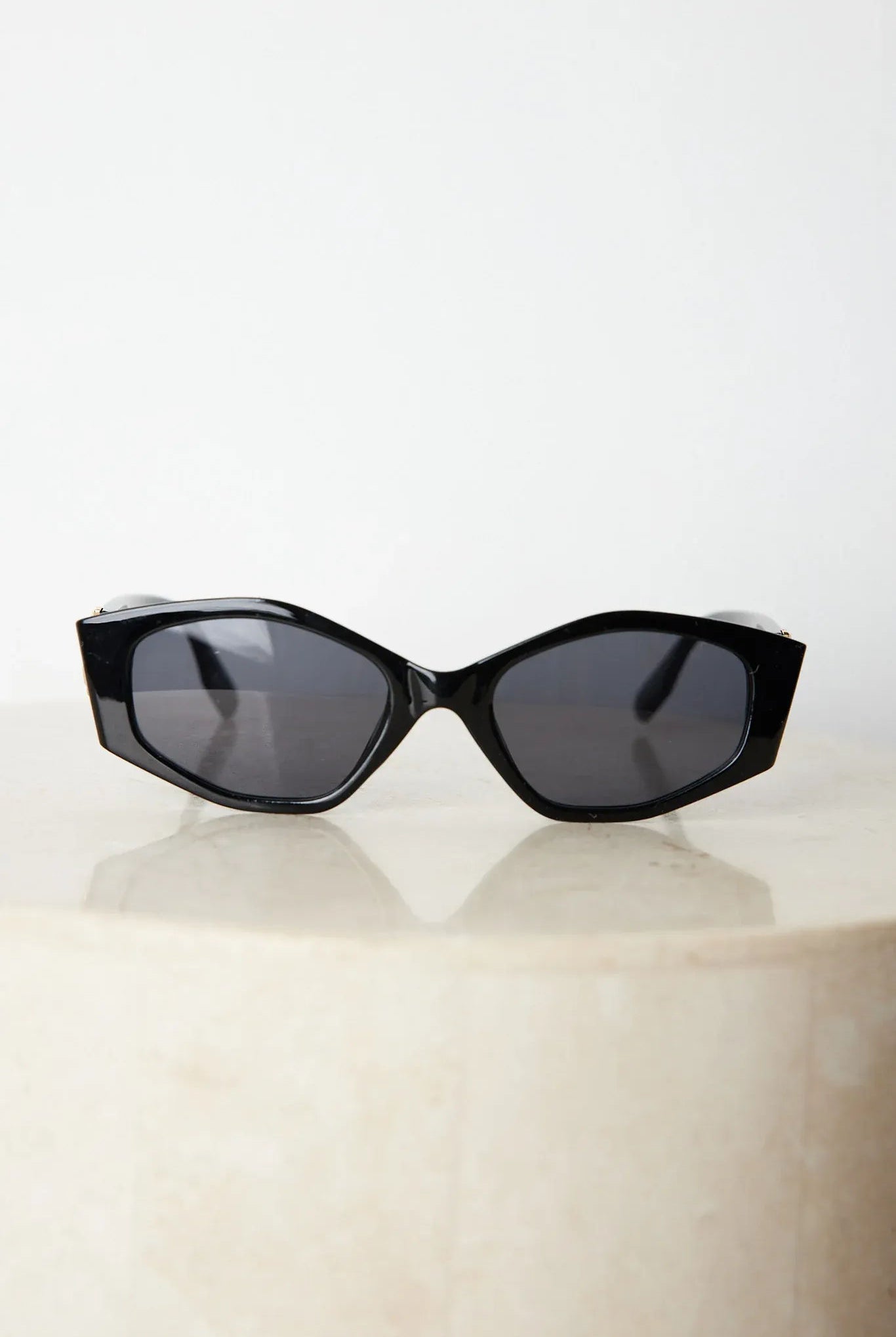 Iris black sunglasses