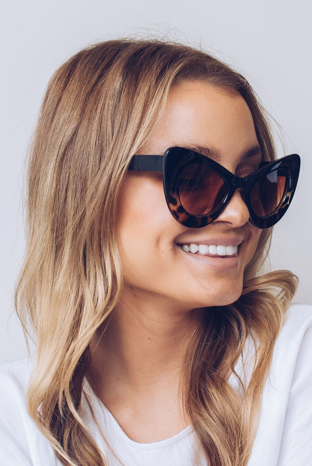 Berlin tortoise sunglasses, detail view