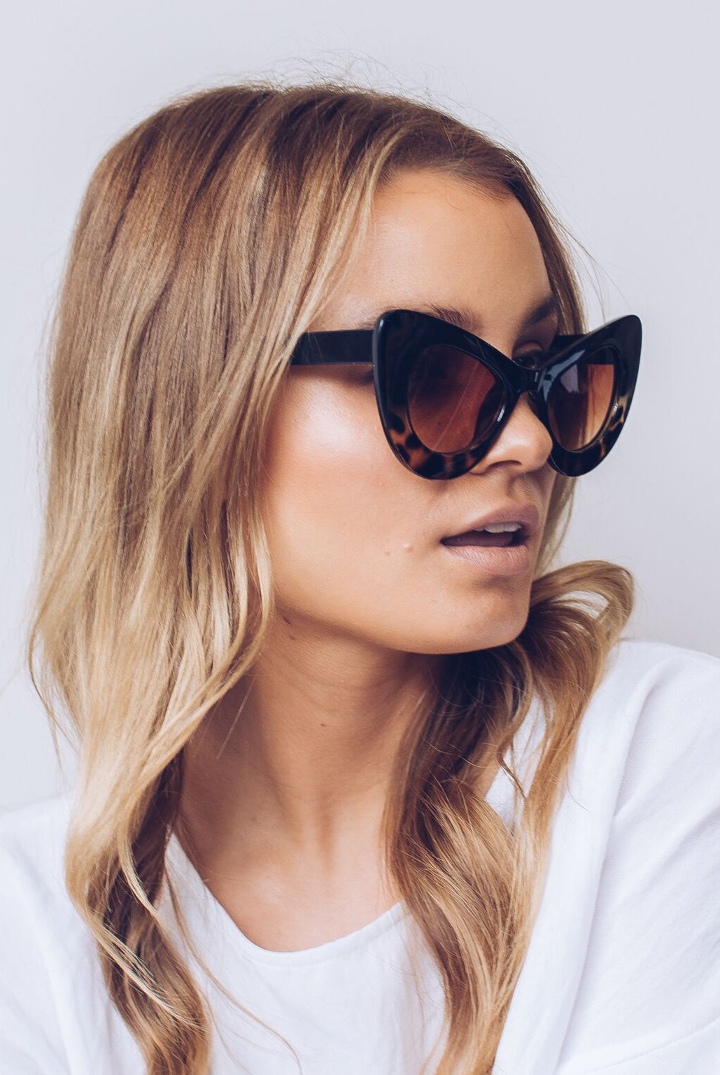 Berlin tortoise sunglasses, folded view
