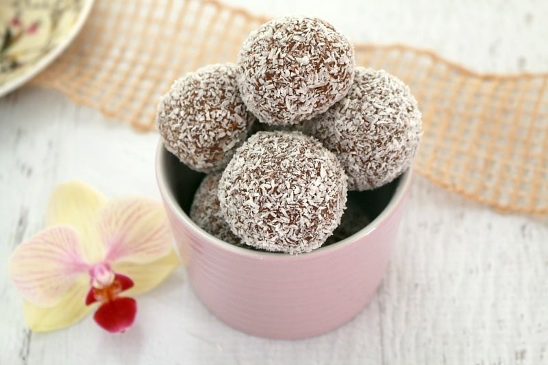 NO HEAT: COCONUT CHOCOLATE BALLS-ESTHER & CO.