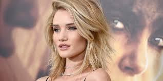 rosie huntington-whiteley gives the perfect example of how to fly in style